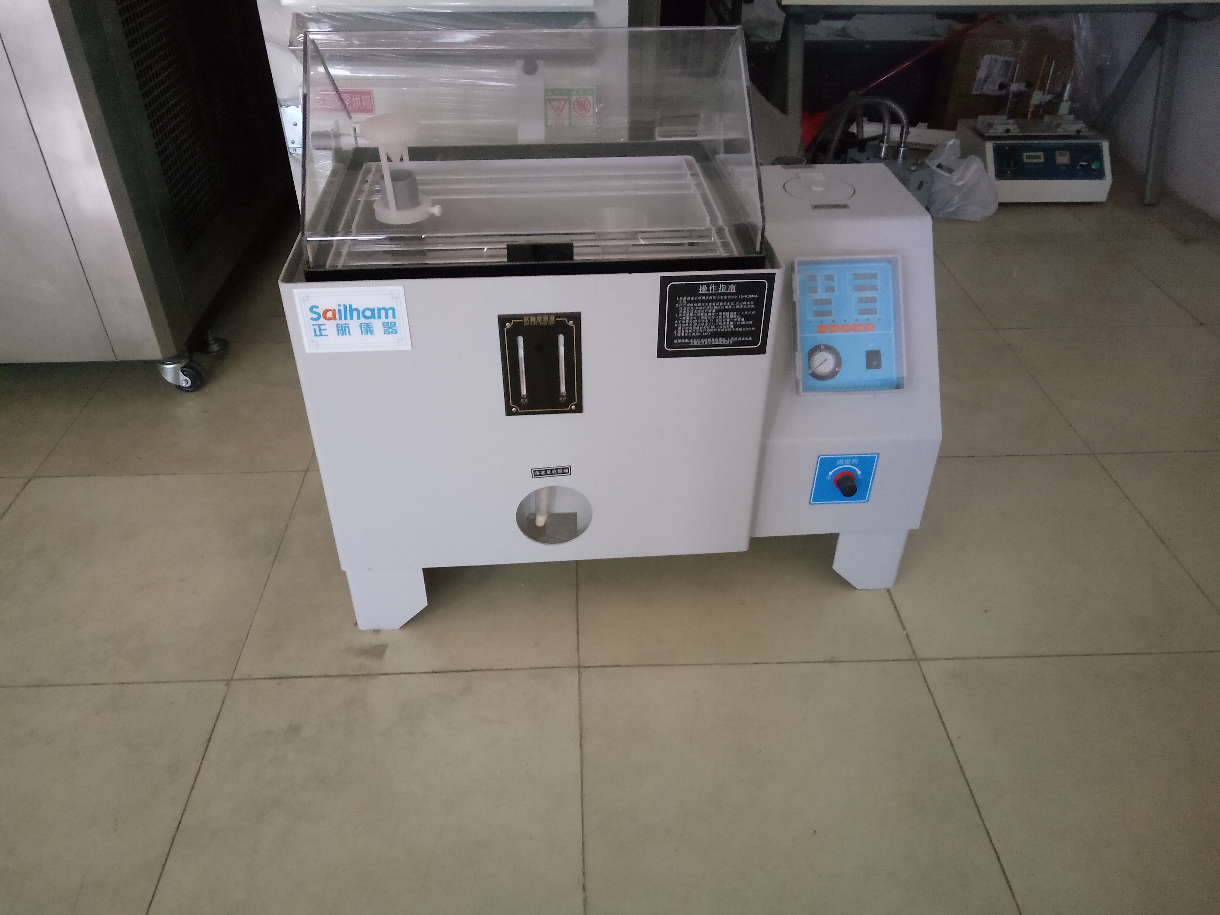 中山復(fù)合式鹽霧試驗(yàn)箱實(shí)拍圖