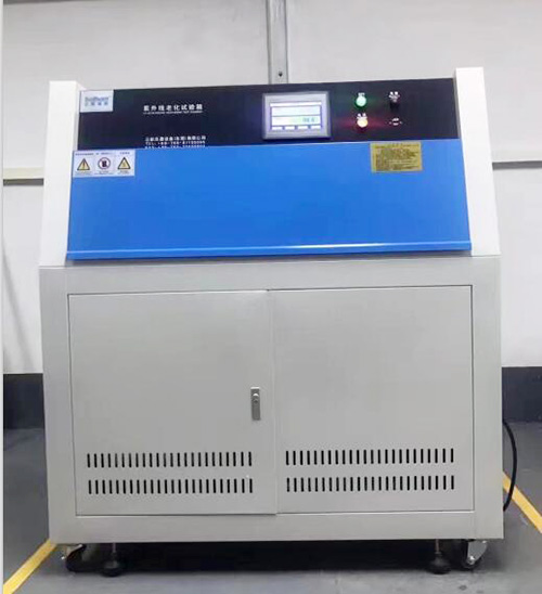 QUV紫外線(xiàn)老化試驗(yàn)箱正面圖